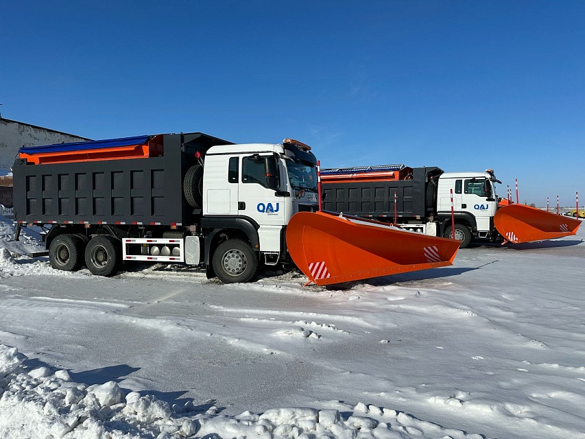 Начинаем этот год и первую рабочую неделю с отгрузки оборудования для зимнего содержания дорог на базе самосвала HOWO в Казахстан!